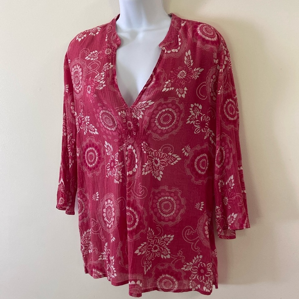 Women’s Eddie Bauer Gauzy Pink and White V-Neck Top Size M